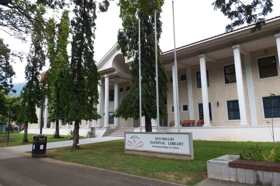 Nationalbibliothek der Seychellen — Friedensdenkmal (Seychellen)