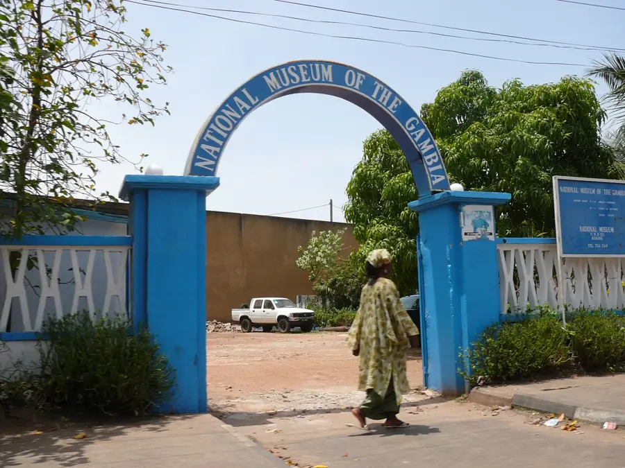 Nationalmuseum von Gambia — Banjul Breweries (JulBrew) (Gambia)