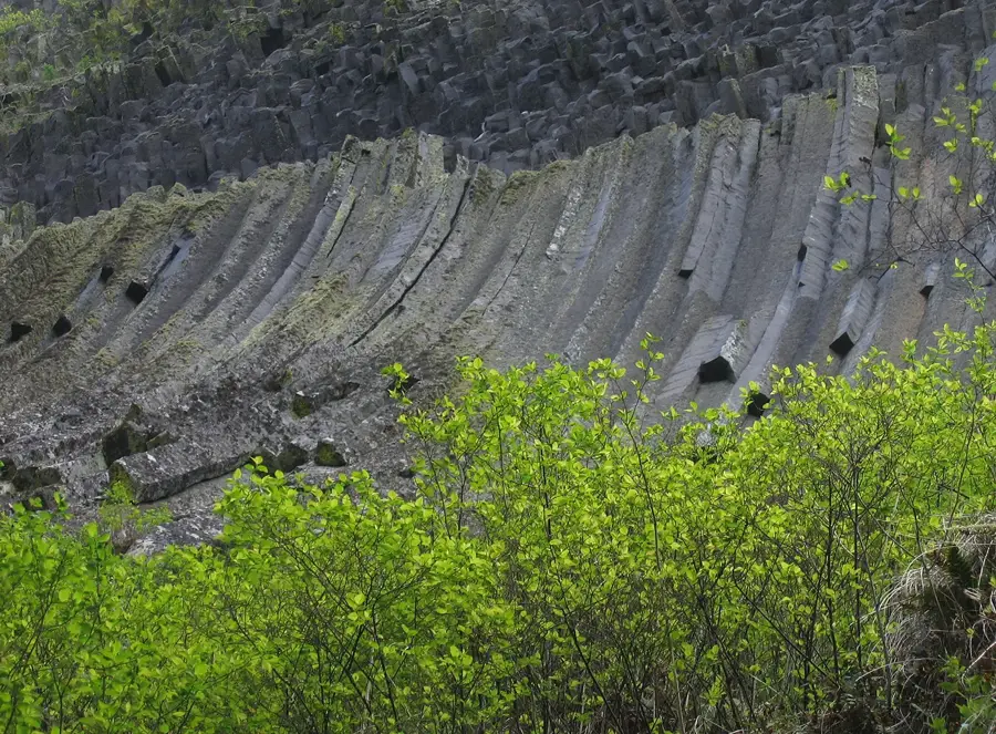 Detunatele – obiectiv turistic