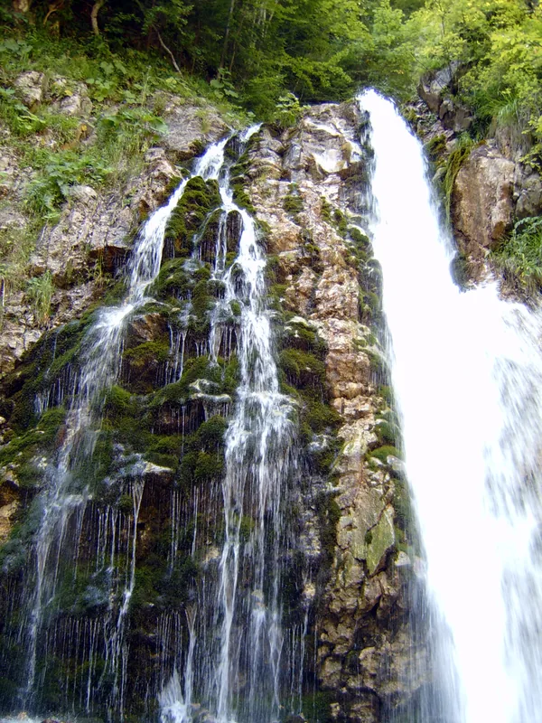 Cascada Urlătoarea – obiectiv turistic
