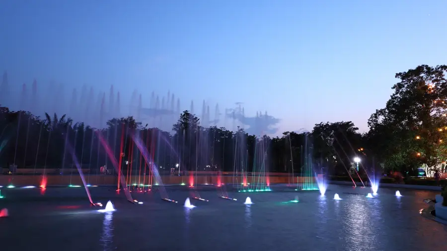 Naypyidaw-Wasserfontänen-Park — Taungoo (Myanmar)