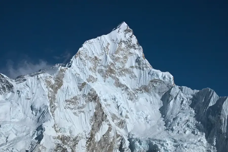 Nuptse — Triyuga (Nepal)