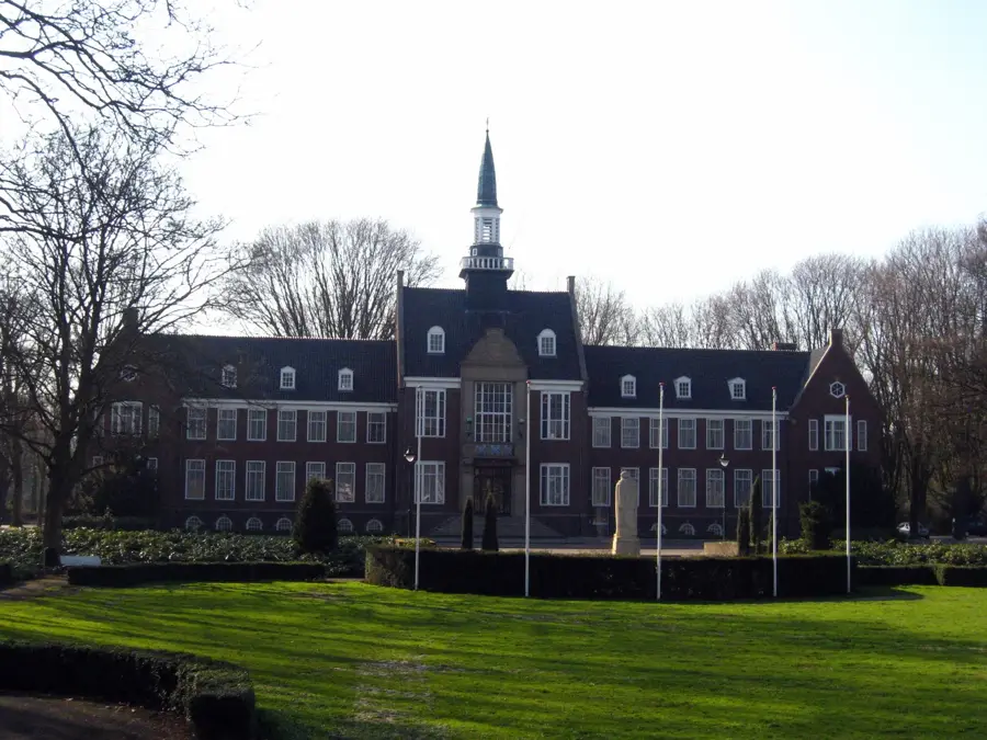 Alphen aan den Rijn — Delft (Olanda)