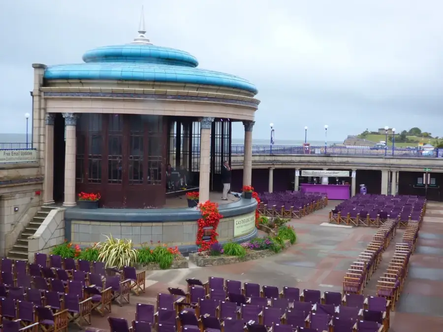 Kiosque à Musique — Bernheim-Bibliothek (Neukaledonien)