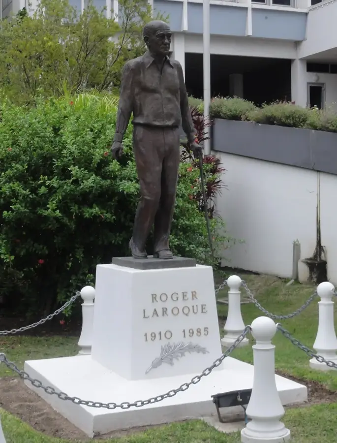 Statue d'Olry — Bernheim-Bibliothek (Neukaledonien)