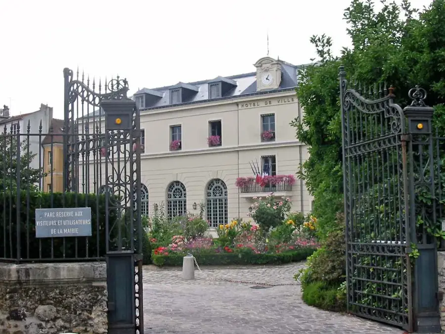Villa de Saint-Louis — Mont-Dore Mining History (New Caledonia)