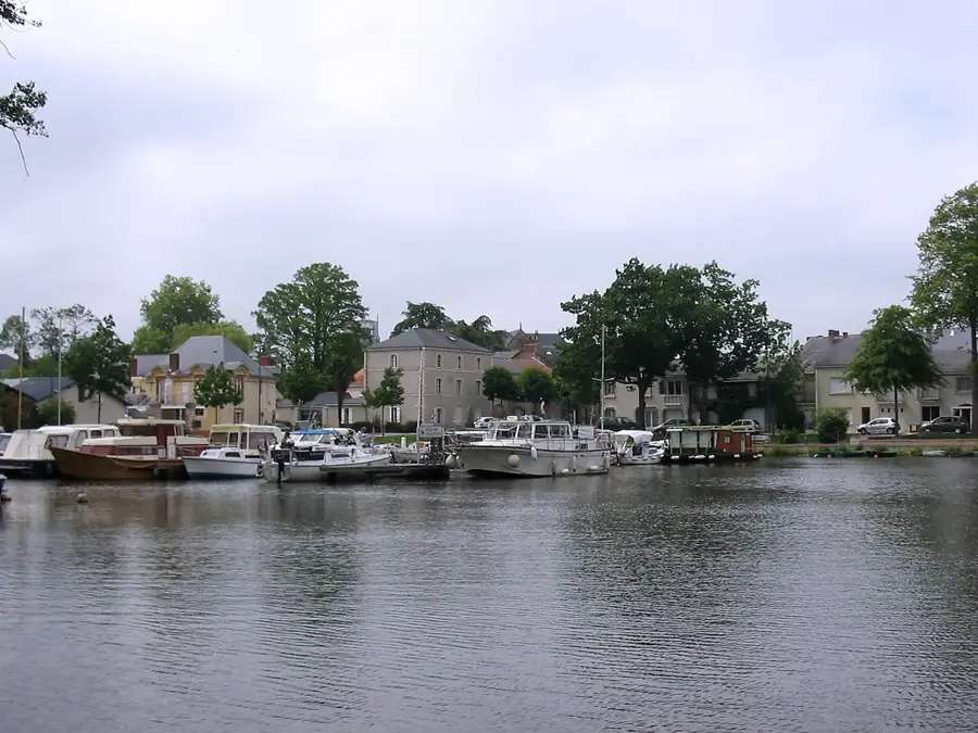Nort-sur-Erdre – city