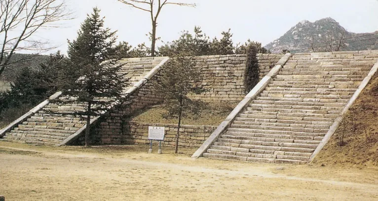 Manwoldae (Ruinele Palatului) — Sariwon (Coreea de Nord)