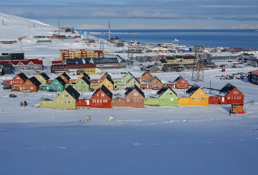 Longyearbyen — Charminar (Indien)