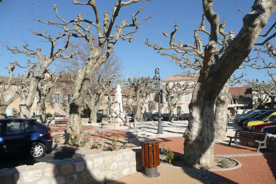 Noves – city