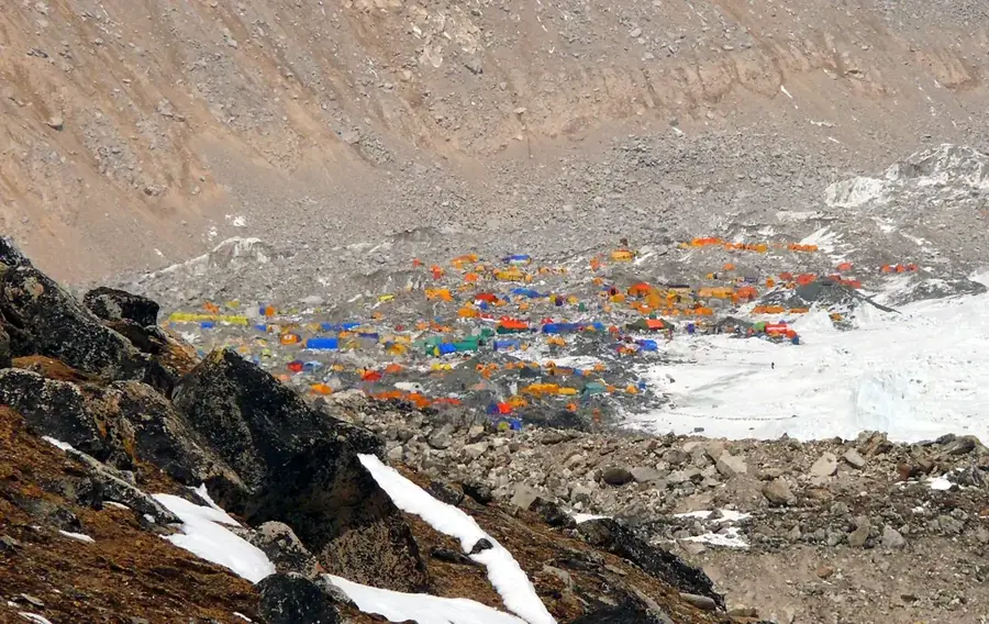 Everest-Basislager — Jharia-Kohlenfeld (Indien)