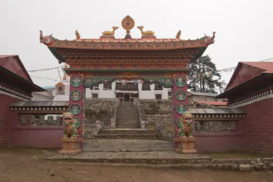 Kloster Tengboche — Stahlstadt Bokaro (Indien)