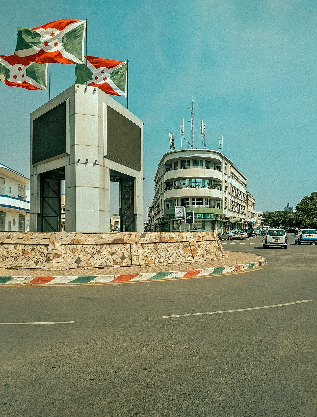 ONATEL-Gebäude — Intwari Stadion (Burundi)