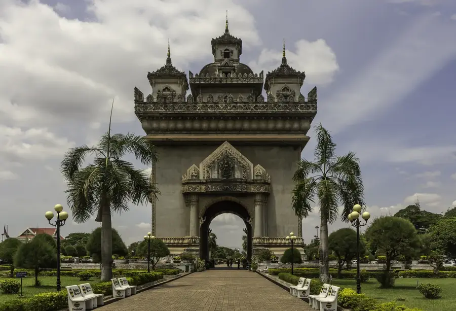 Patuxai — Buddha Park (Laos)