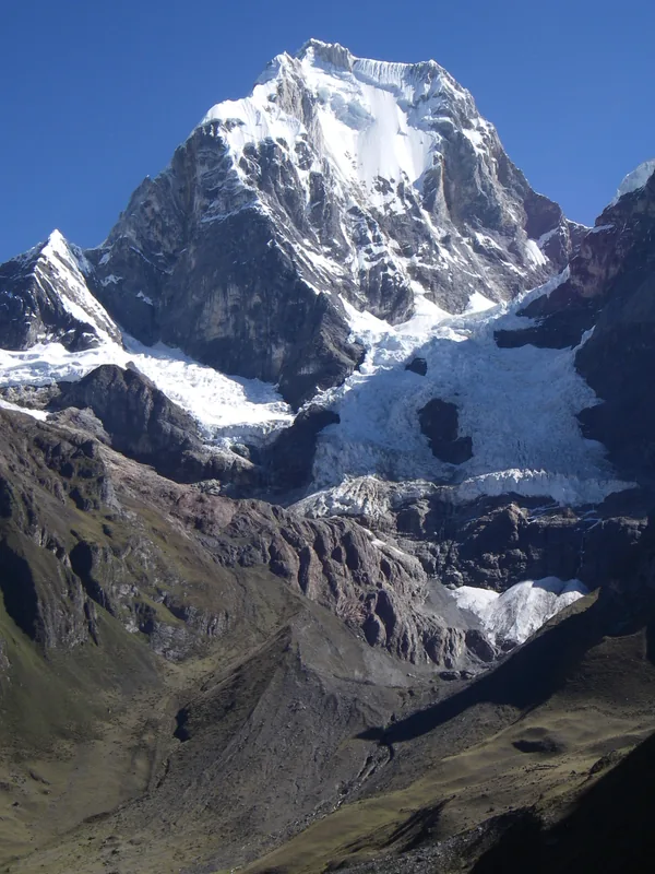 Yerupajá — Höhle der Eulen (Peru)