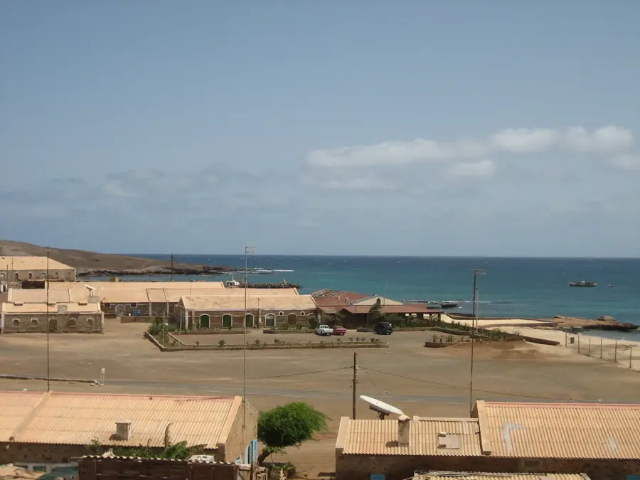 Salzsee von Pedra de Lume — Kinderspielplatz Espargos (Cabo Verde)