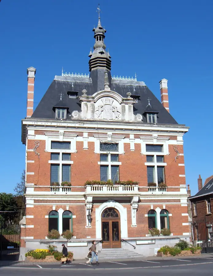 Pérenchies – city