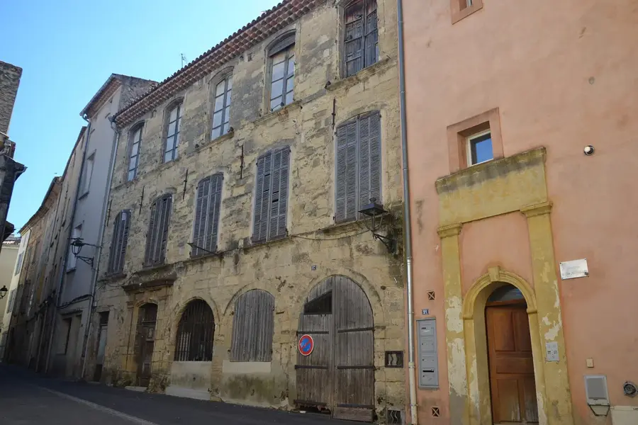 Pertuis – city