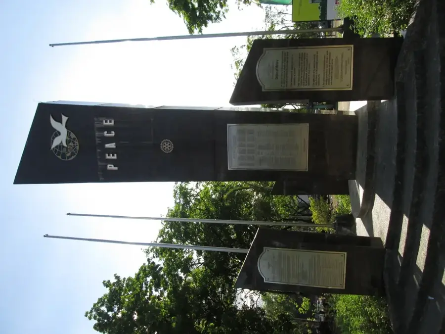 Quezon Memorial Circle — Masungi Georeserve (Philippinen)