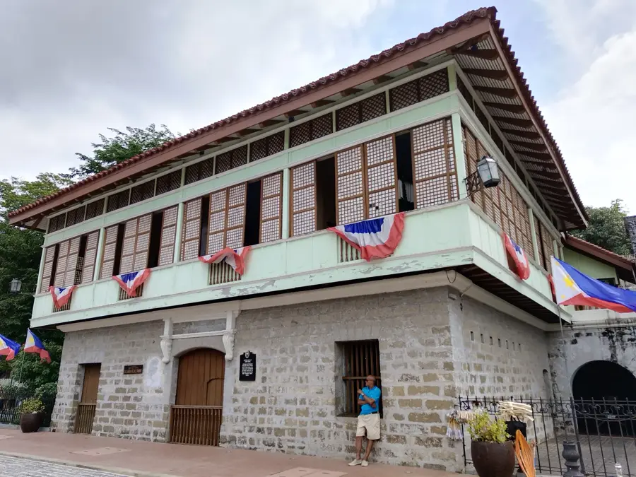 Rizal-Schrein in Calamba — Masungi Georeserve (Philippinen)