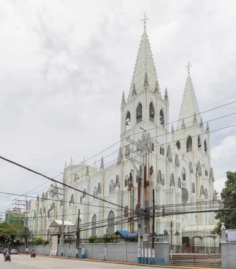 San Sebastian Church (Manila) — Manila Ocean Park (Philippines)