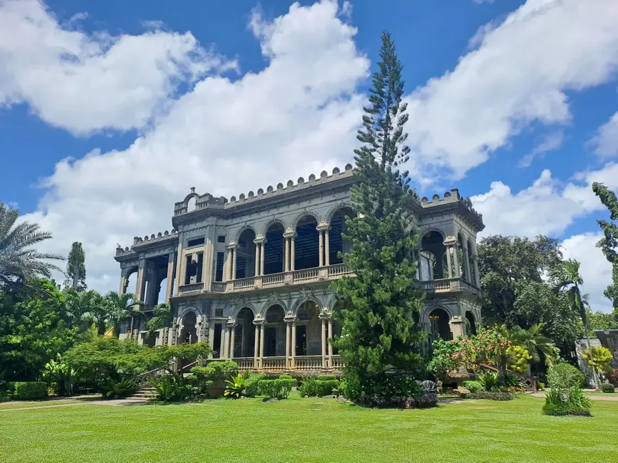 Die Ruinen (Talisay) — Berg Kanlaon (Philippinen)