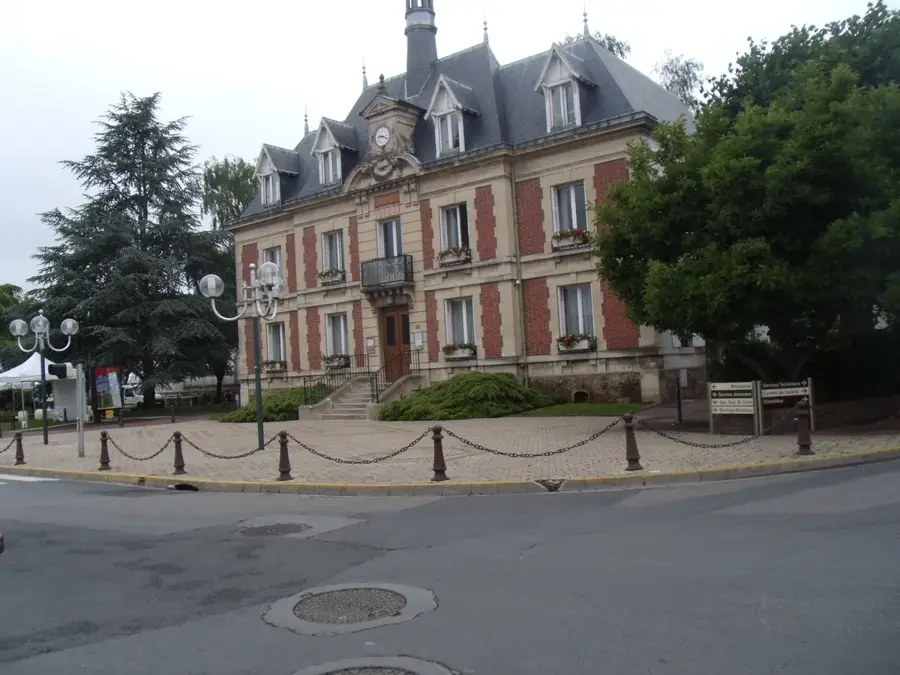 Pierrelaye – city