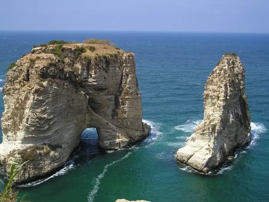 Taubenfelsen — Hafen von Sidon (Libanon)