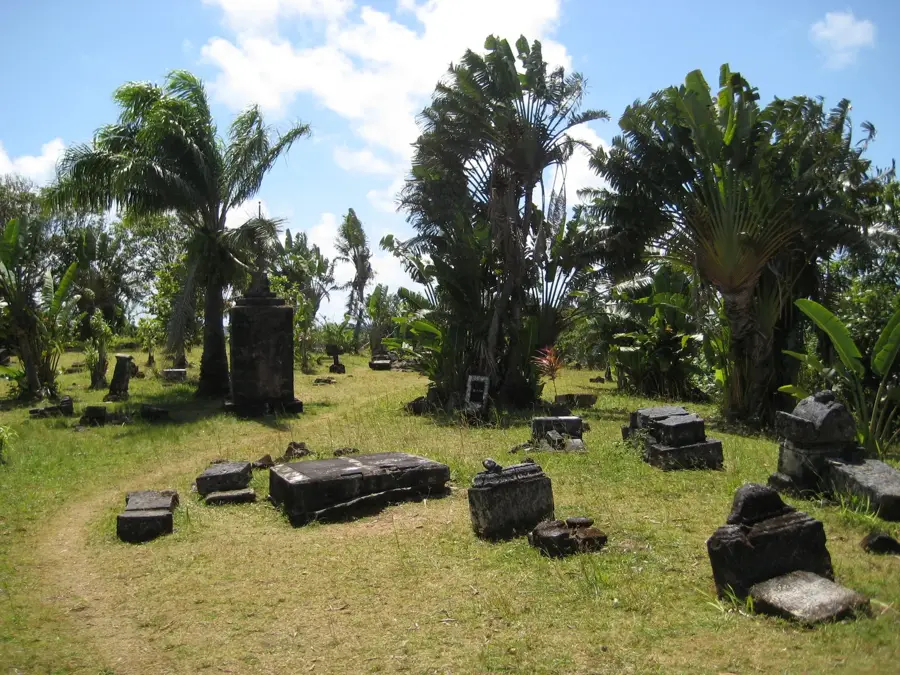 Cimitirul Piraților din Sainte-Marie — Rafinăria Ambatovy (Madagascar)