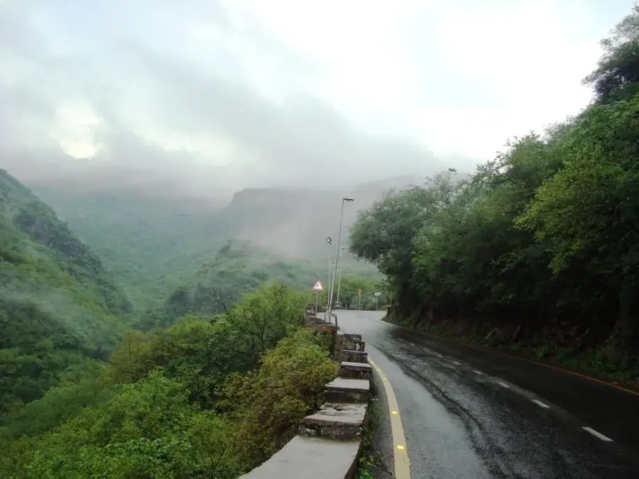 Parcul Național Margalla Hills — Monumentul Pakistan (Pakistan)