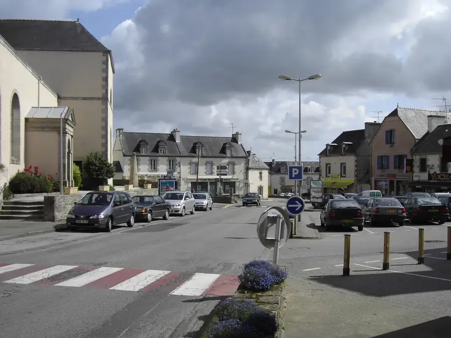 Plonéour-Lanvern – city