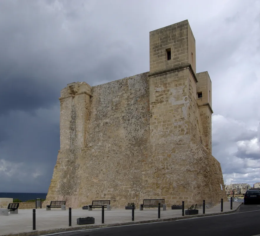 Wignacourt Tower — Victoria Lines (Malta)