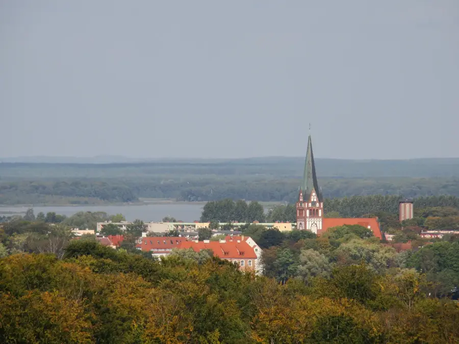 Szczecinek (Neustettin) — Dschebel Qara (Oman)
