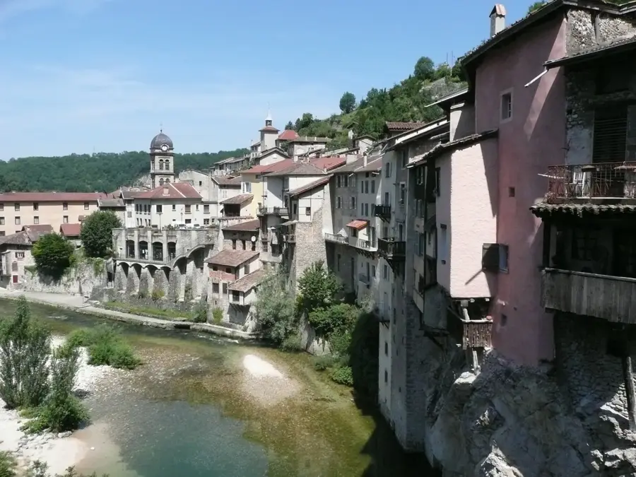 Pont-de-Chéruy – city