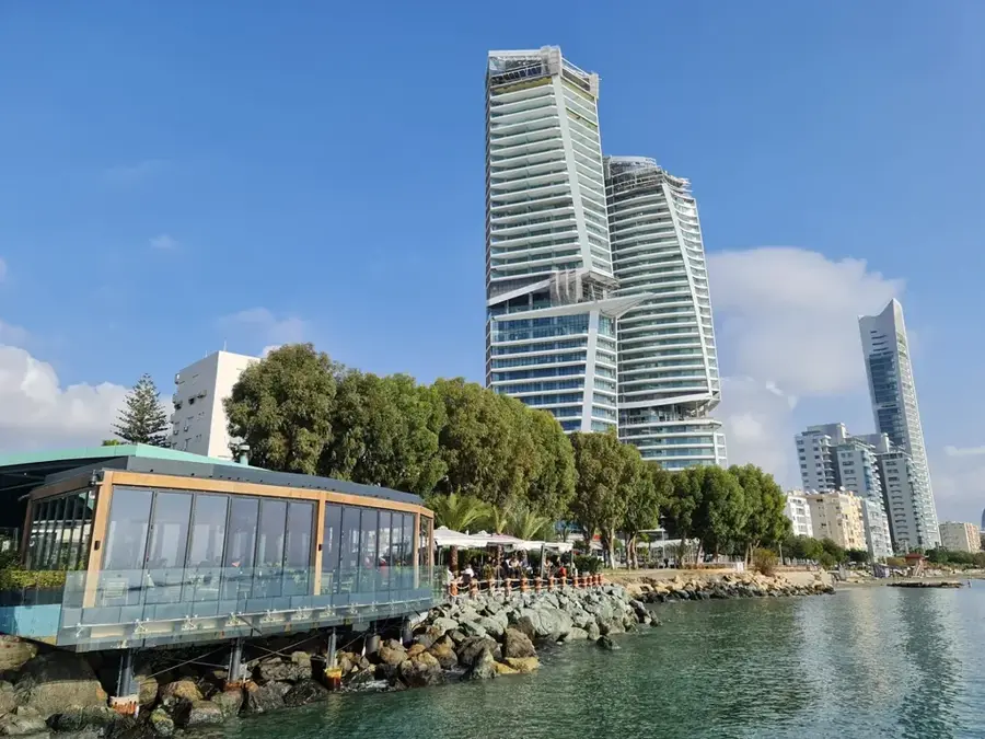 Zentraler Busbahnhof EMEL (Alter Hafen) — Eurogate Container Terminal Limassol (Zypern)