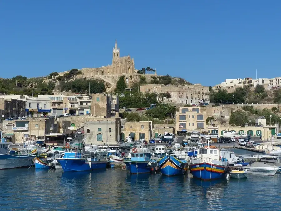 Hafen von Mgarr (Gozo) — Qala (Malta)