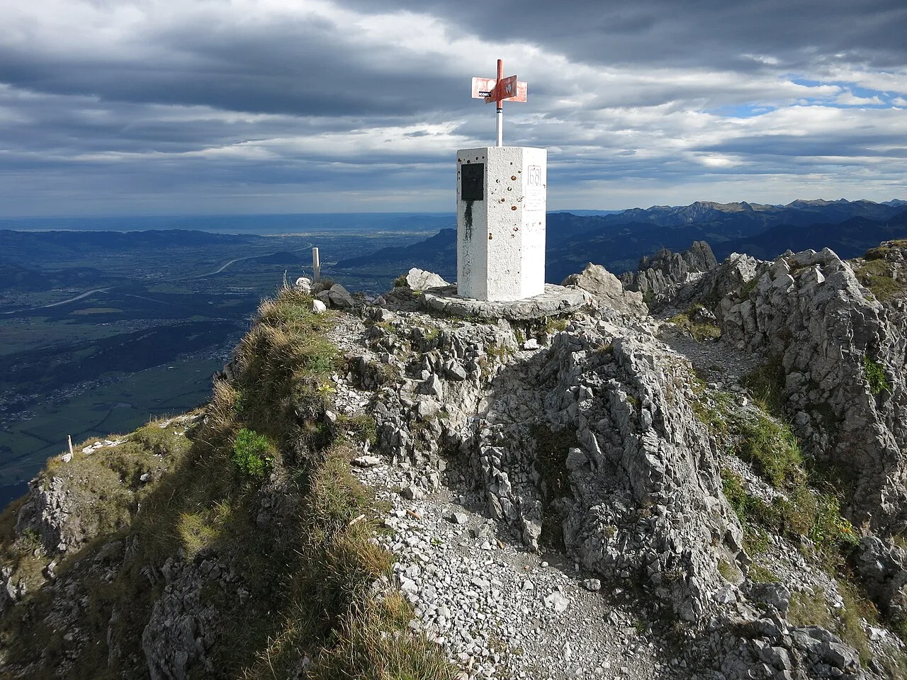 Planken Buszpályaudvar 10 — Bardella (Liechtenstein)