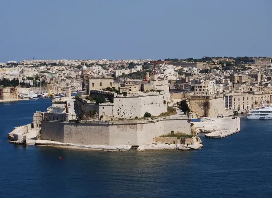 Spinola Bucht (St. Julian's) — Sliema Promenade (Malta)
