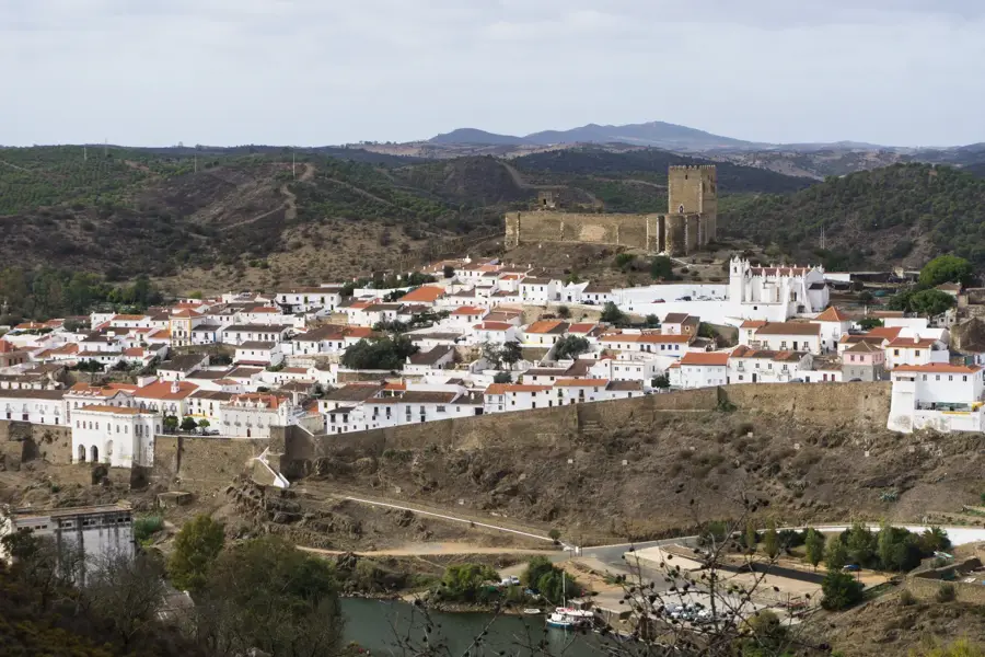 Mértola — Uluguru-Gebirge (Tansania)