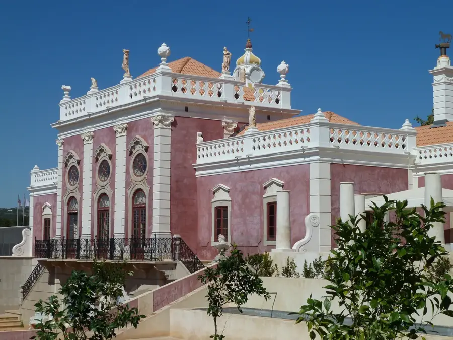 Palast von Estoi — Krazy World Zoo (Portugal)