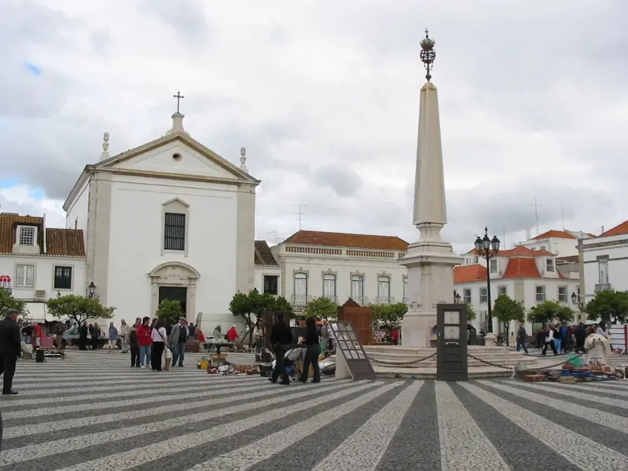 Vila Real de Santo António — Mikumi-Savanne (Tansania)