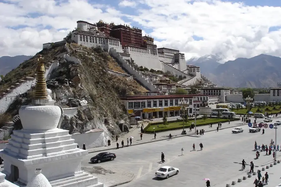 Potala-Palast — Mount Everest (China)