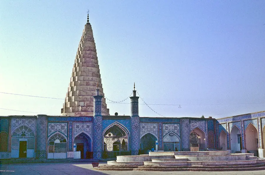 Mausoleum of Prophet Daniel — Zarafshan Range (Uzbekistan)