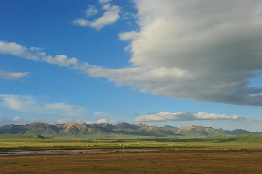Munții Qilian — Parcul Eolian Gansu (China)