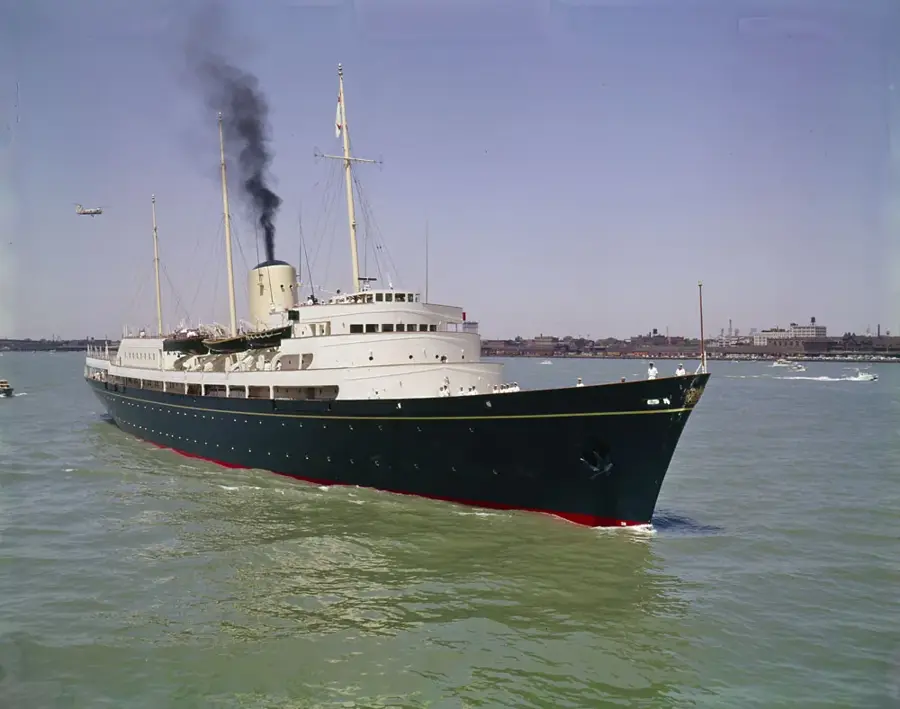 Königin-Elisabeth-II.-Kai — Martello-Turm (Sierra Leone)