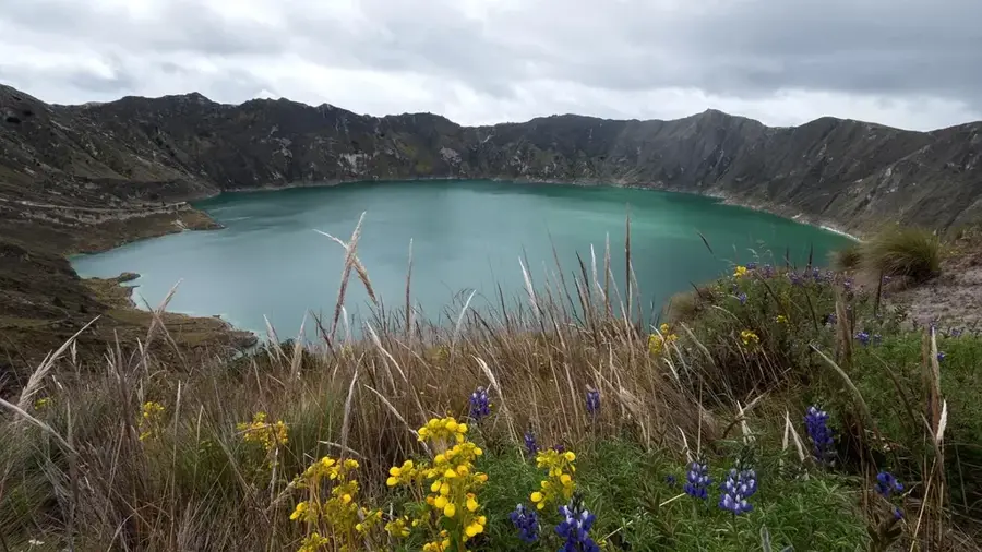 Quilotoa-Kratersee — Chocó-Regenwald (Ecuador)