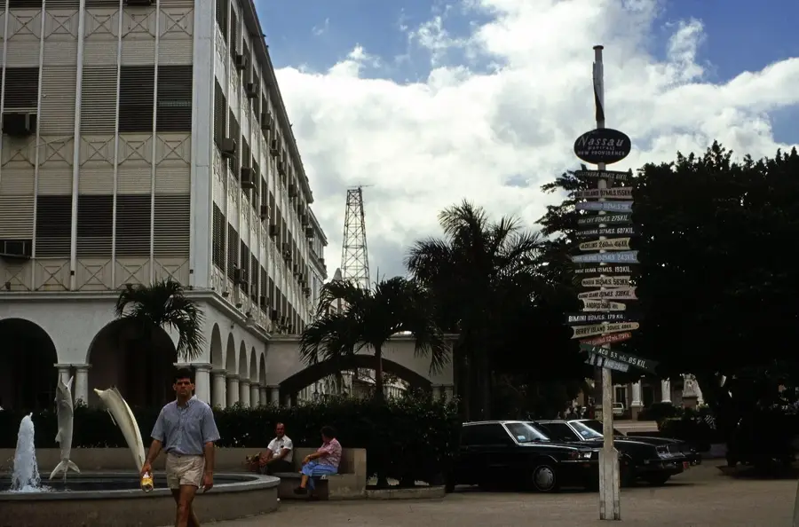 Rawson Square — Nassau Water Tower (Bahamas)