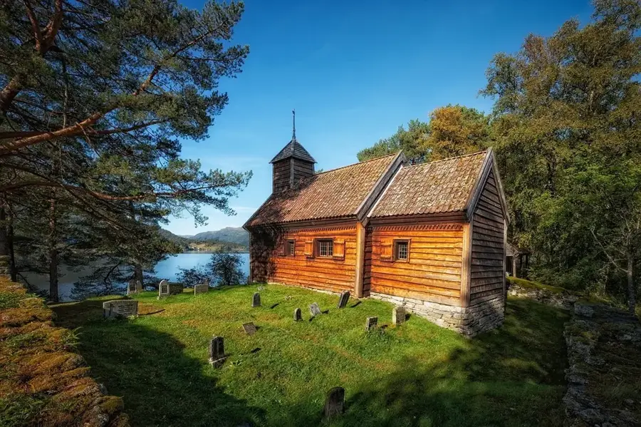 Biserica de lemn din Poiana — Lacul Amara (România)