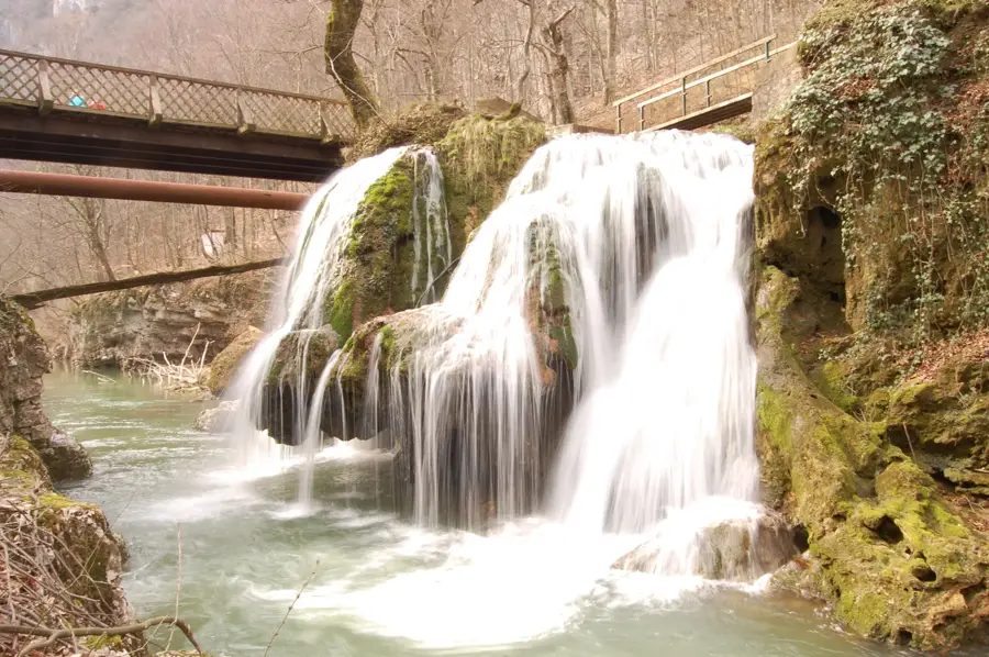 Cascada Bigăr – oraș