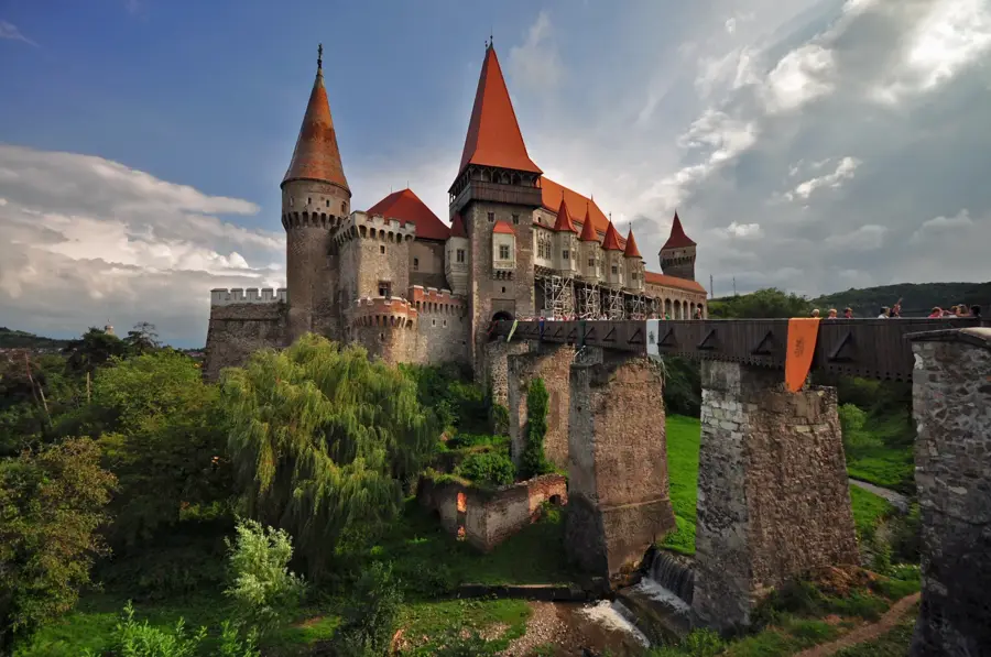 Castelul Corvinilor – obiectiv turistic